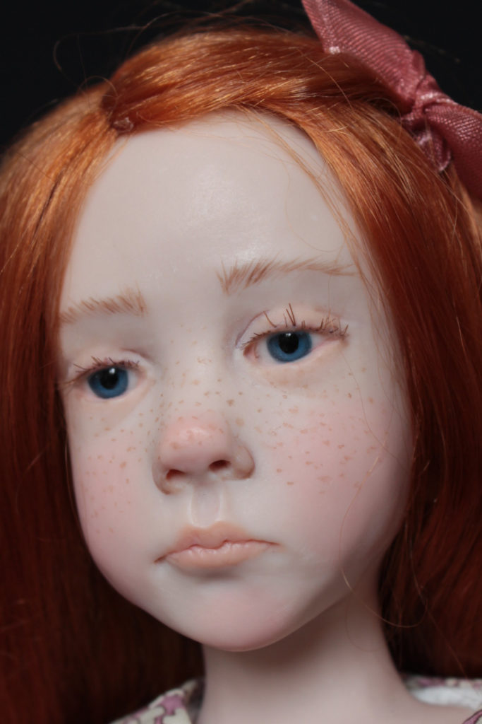 "Petite fille rousse en rose" - Miniature