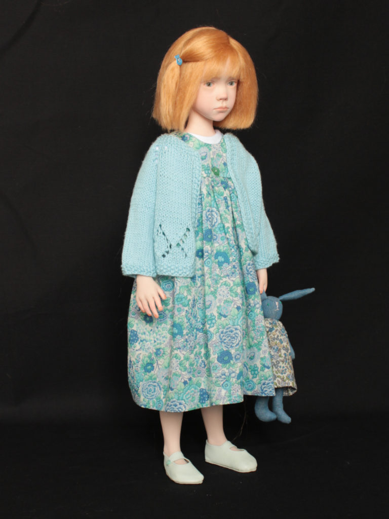 Sculpture figurative petite fille avec une coupe au carré OOAK doll poupée de collection