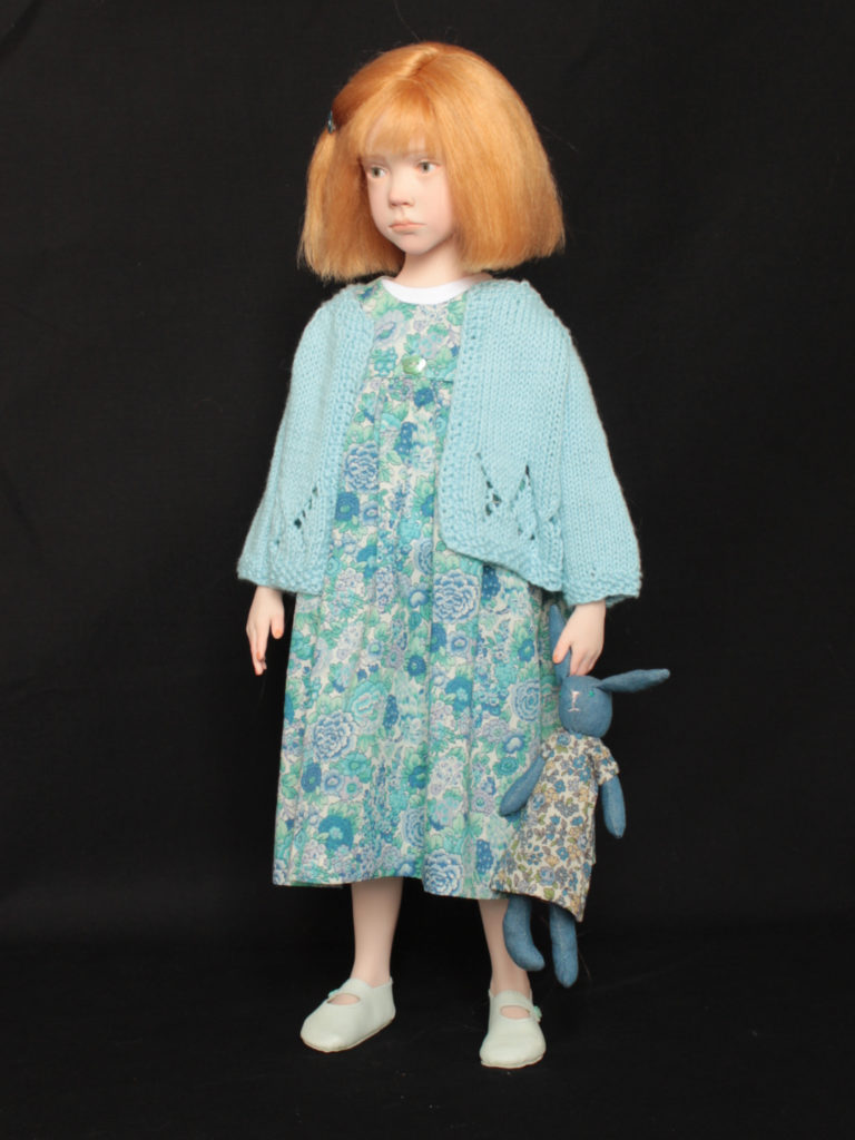 Sculpture figurative petite fille avec une coupe au carré OOAK doll poupée de collection