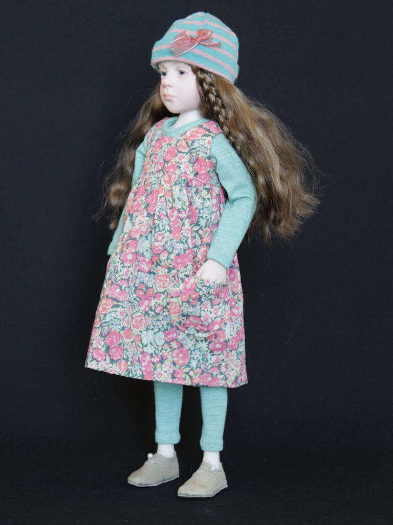 Collectible doll. Figurative sculpture by Laurence Ruet, unique articulated piece measuring 33 cm.