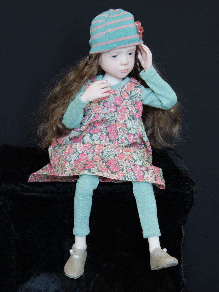 Collectible doll. Figurative sculpture by Laurence Ruet, unique articulated piece measuring 33 cm.