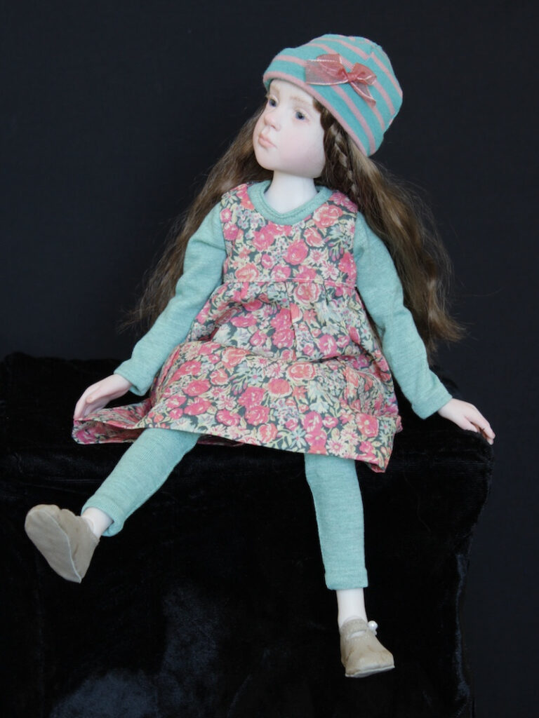 Collectible doll. Figurative sculpture by Laurence Ruet, unique articulated piece measuring 33 cm.