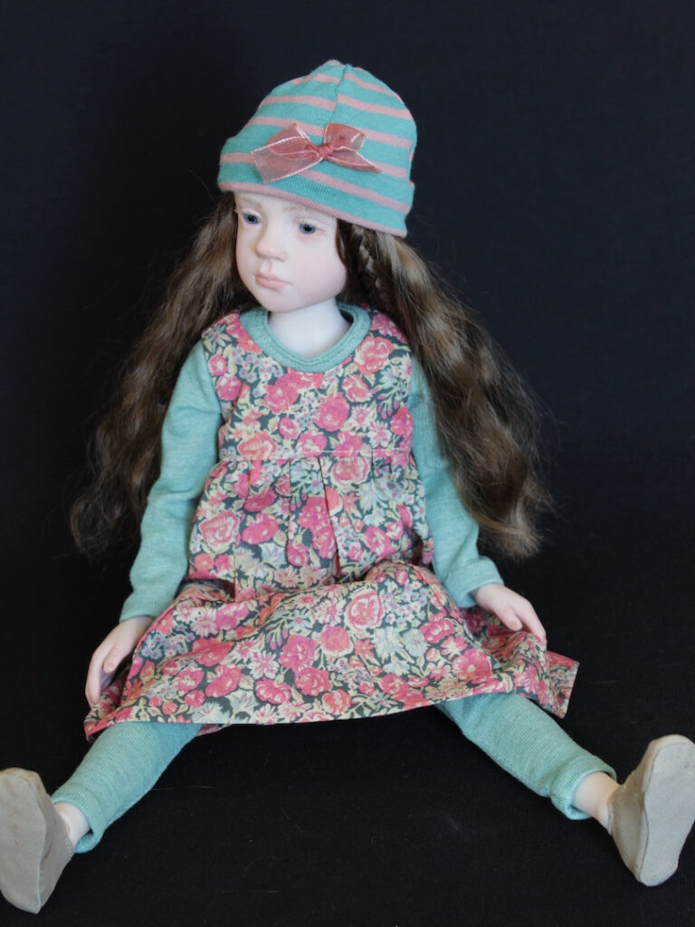 Collectible doll. Figurative sculpture by Laurence Ruet, unique articulated piece measuring 33 cm.