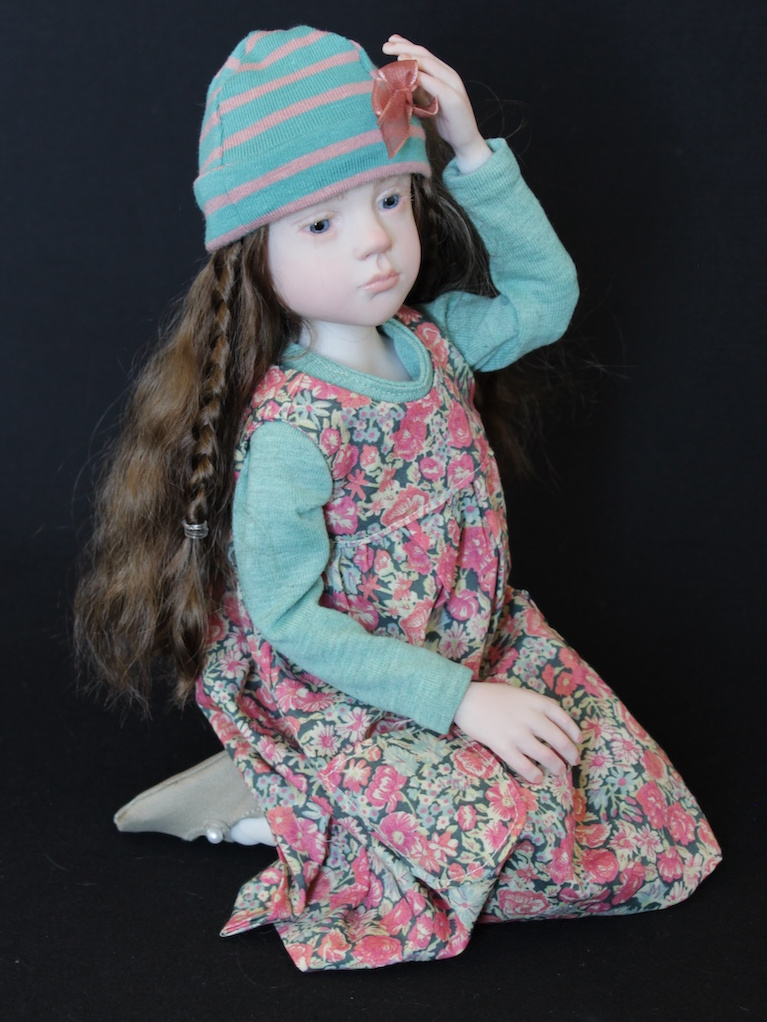 Collectible doll. Figurative sculpture by Laurence Ruet, unique articulated piece measuring 33 cm.