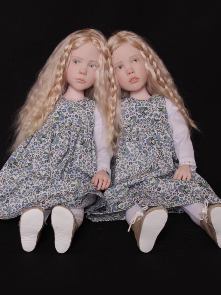 "Jumelles".Sculpture figurative de Laurence Ruet. Poupées de collection, pièces uniques.